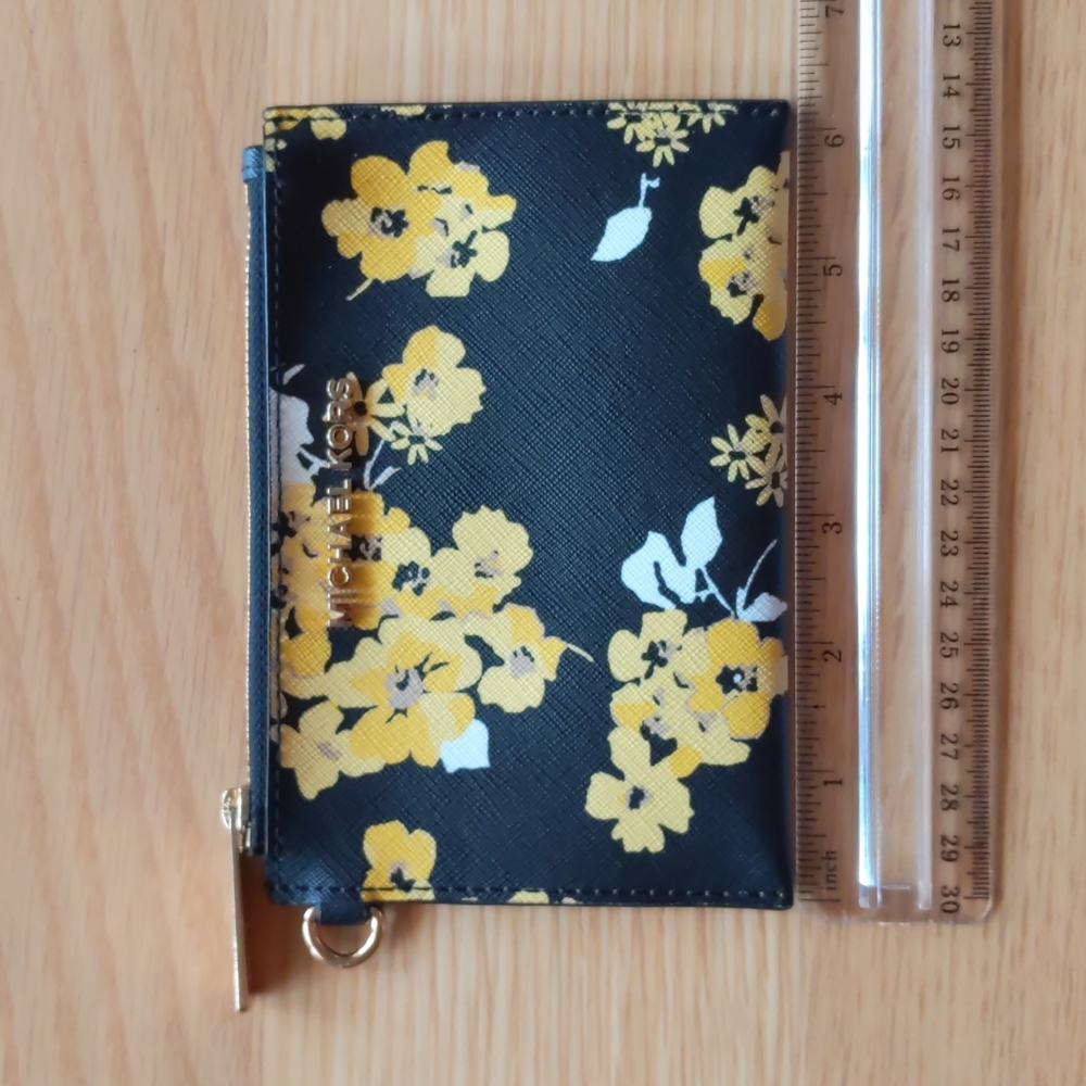 Michael Kors Pouch